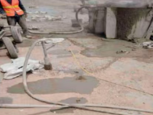 黔江水泥混凝土路面板底注浆技术 路面脱空注浆整治方案