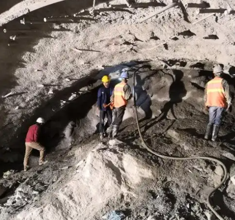 黔江拱顶带模注浆料的施工流程及注意事项